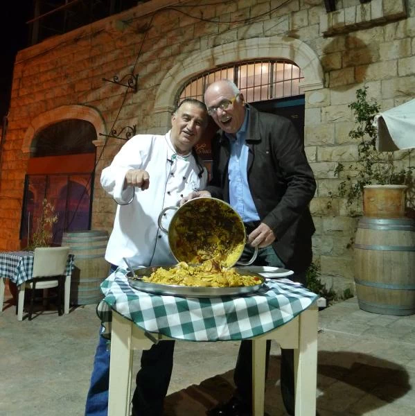  Έτοιμοι για Makluba: ο σεφ Moshe Basson του ρεστοράν βιβλικής κουζίνας 