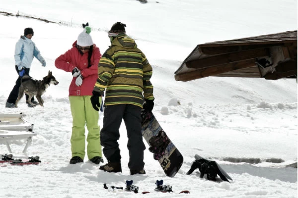  Μόλις 6 χλμ.από τη Δράκεια, το χιονοδρομικό Αγριόλευκες όπου μπορείτε να κάνετε τα αγαπημένα σας χειμερινά σπορ.