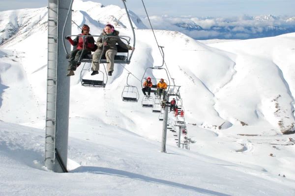  Ακόμη και αν δεν κάνετε σκι χρησιμοποιήστε τους αναβατήρες για να απολαύσετε το χιονισμένο τοπίο.