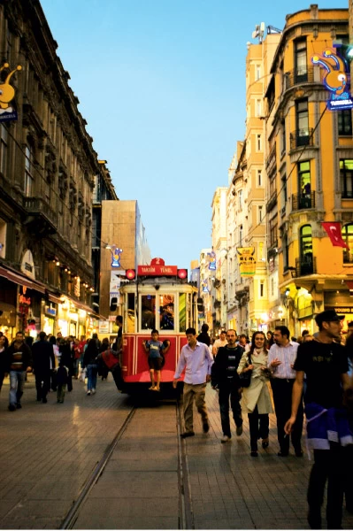  Όλοι οι δρόμοι περνούν  από την Istiklal