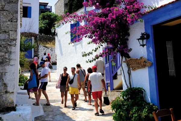  Πρωινή βόλτα στο Παλιό<br />
Χωριό της Αλοννήσου