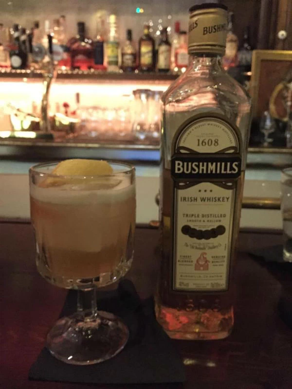 Cocktail με whiskey (Upupa Epops)