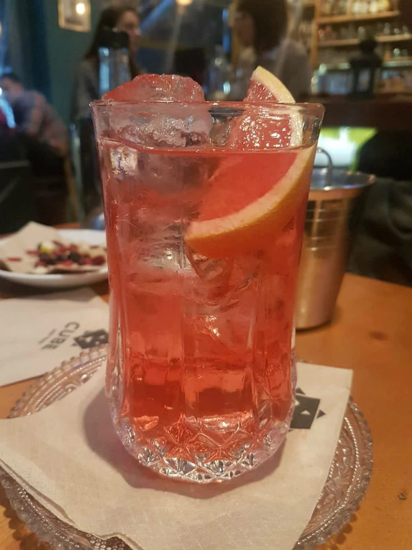 Long drink cocktail με μαστίχα (Cube)