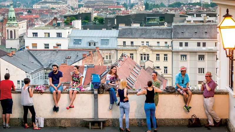  Η Άνω Πόλη του Ζάγκρεμπ προσφέρεται<br />
για χαλαρές βόλτες με θέα
