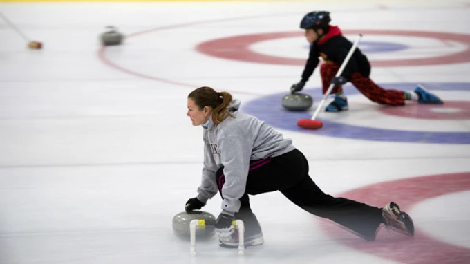 H Αθήνα κάνει curling!