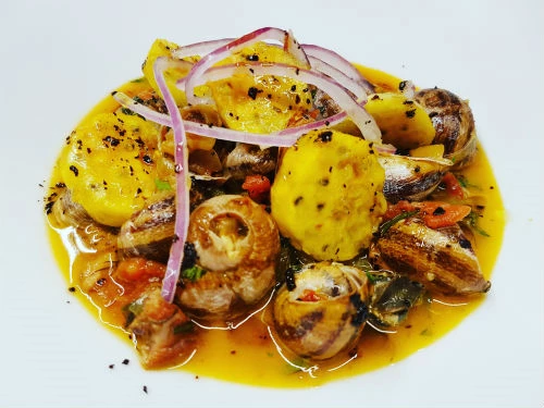 Σαλιγκάρια με σύγλινο και φραγκόσυκα πλακί (της σεφ Σταυριανής Ζερβακάκου)