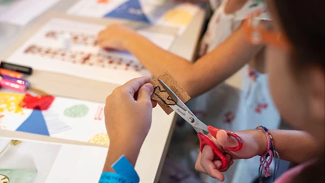 Στην αυλή του εργοστασίου