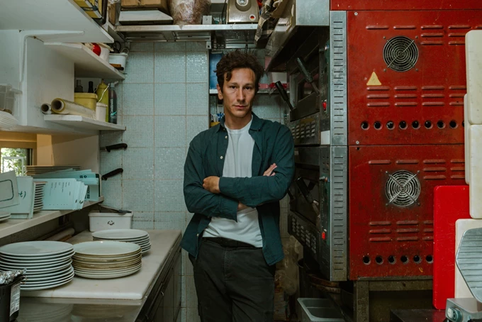 Η κουζίνα, Μιχάλης Σαράντης