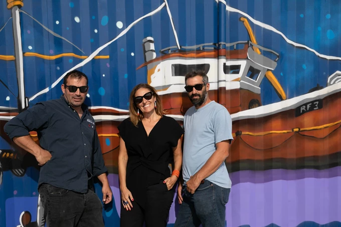Surfing on the Art Waves