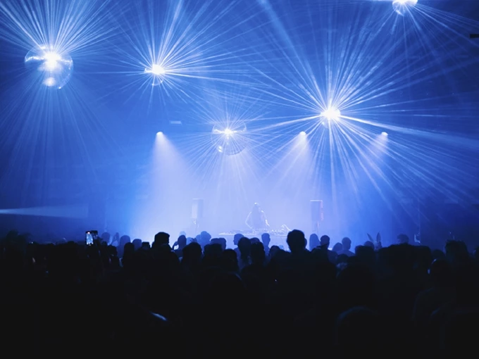 Όλοι πάνε Νέο Κόσμο: Ένα άχαστο διήμερο στη Στέγη 9