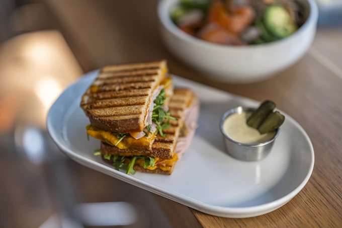 Το μπαρ Έρλι στα Εξάρχεια 18