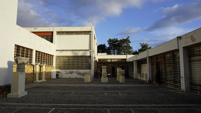 Ο υπαίθριος χώρος του Αρχαιολογικού Μουσείου Χίου