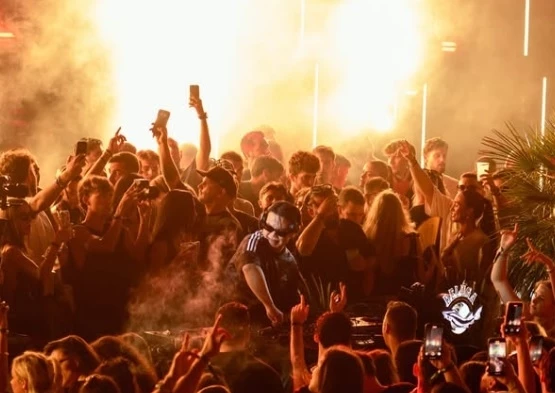 Στον Πύργο Πειραιά, για ένα ηλεκτρονικό mega πάρτι