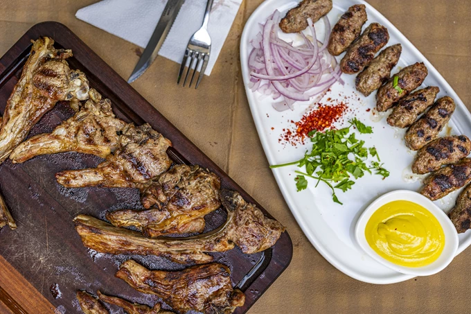 Μαύρος Γάτος, Παγκράτι, αφιέρωμα κρέας