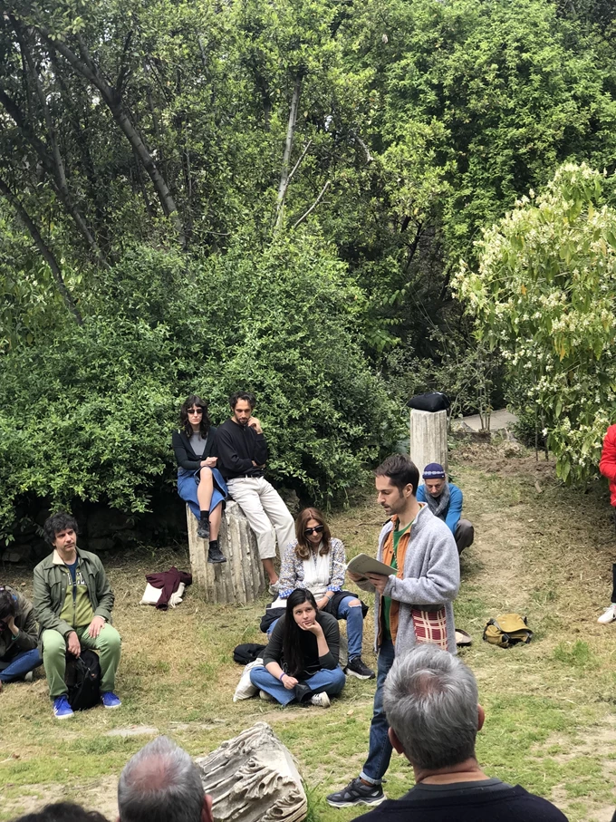 H αυτοσχεδιαστική δράση ανάγνωσης / ποίησης 