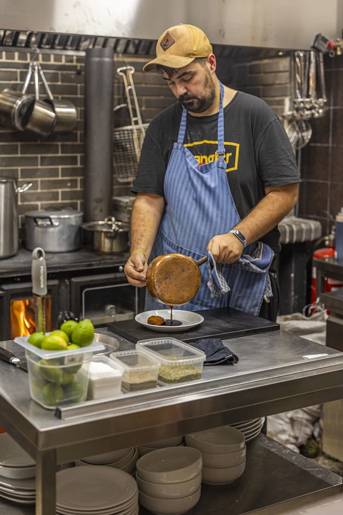 Το εστιατόριο - ελεβέ καφενείο Φλάρος στο Παγκράτι 2