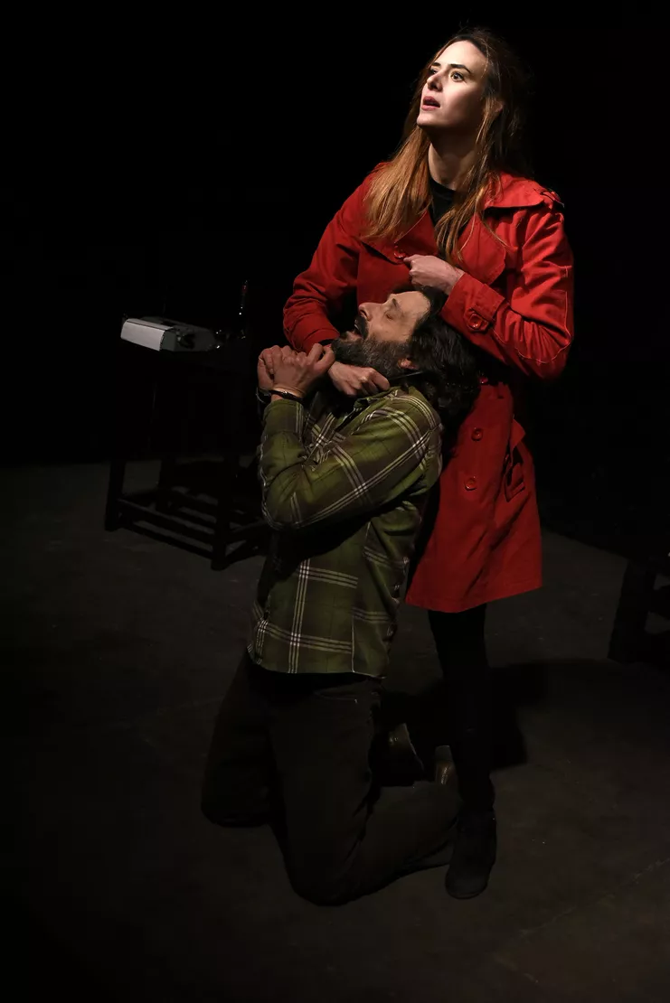 Charles Bukowski: Η αγάπη είναι ένας σκύλος από την κόλαση