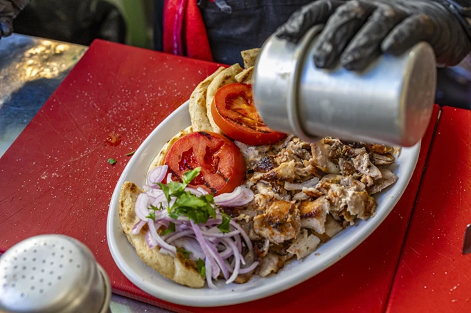 Το Σουβλάκι της Πετμεζά στο Κουκάκι 6