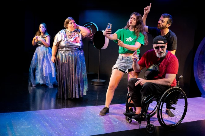 Η Τελίτσα και το Σύμπαν