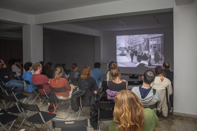 Προβολές TAVROS Shasha Movies Roisin Tapponi Βόρεια Αφρική και Νοτιοδυτική Ασία I have a seat in an abandoned theatre