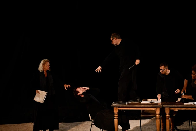 Εκάβη, όχι Εκάβη