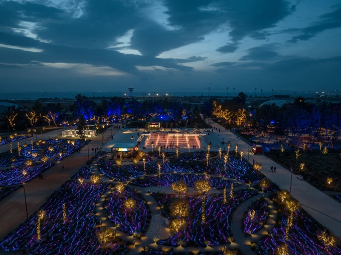 The Ellinikon Experience Park χριστουγεννιάτικη φωταγώγηση