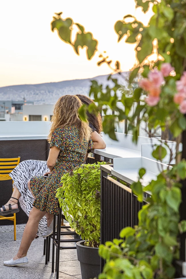 Το rooftop μπαρ Ostomachion στο Mosaikon της Κολοκοτρώνη 2