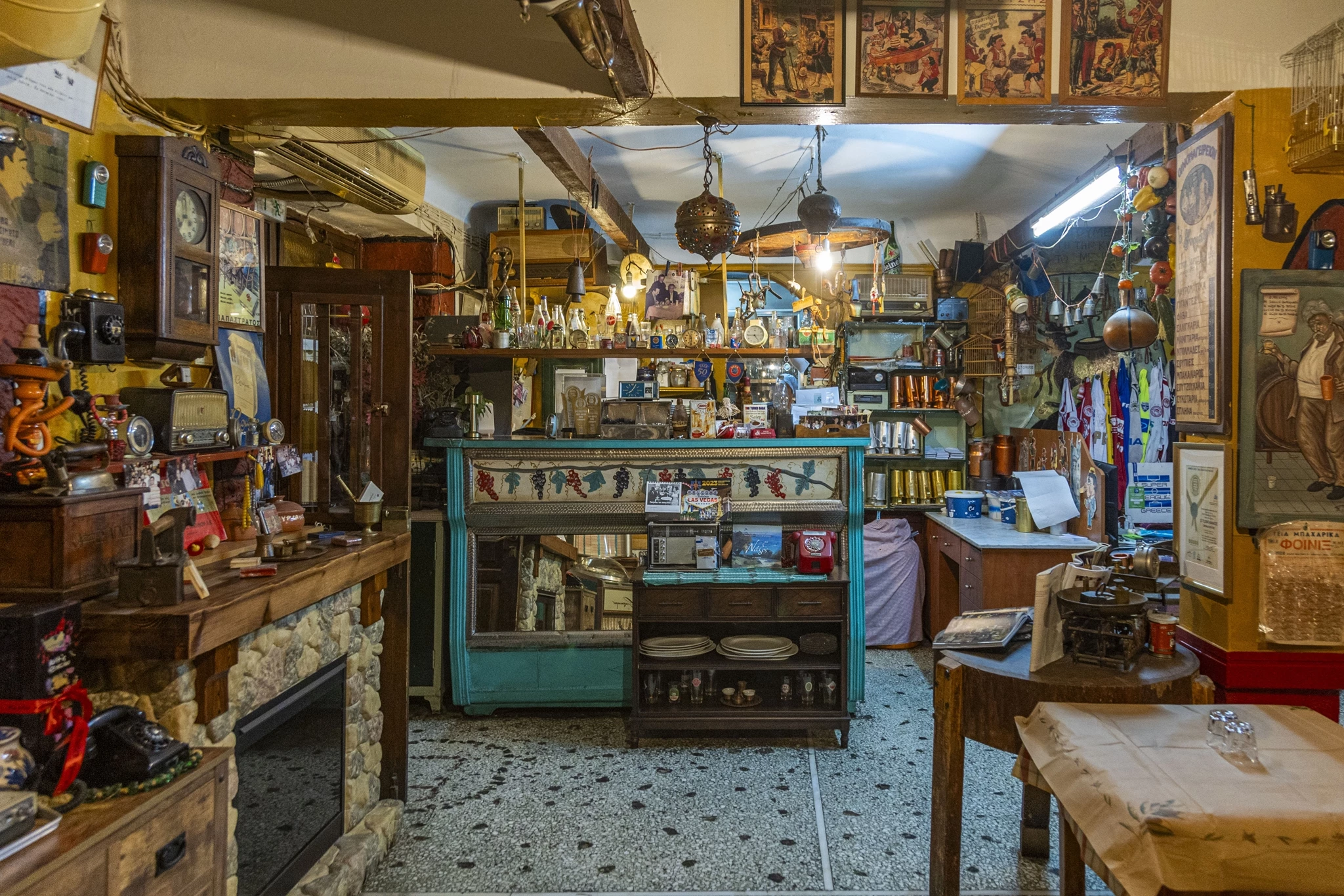 Ταβέρνες με ιστορία: Ο Τσομπανάκος στην Καισαριανή εξακολουθεί να σερβίρει άπαιχτο παϊδάκι