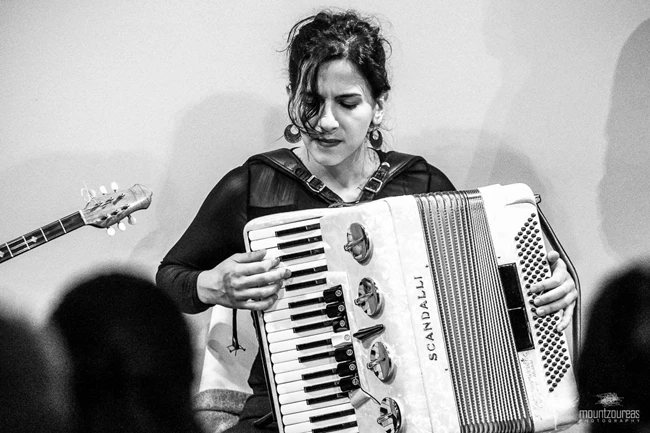 ΑΥΓΕΡΙΝΗ ΓΑΤΣΗ (2) - boulouki