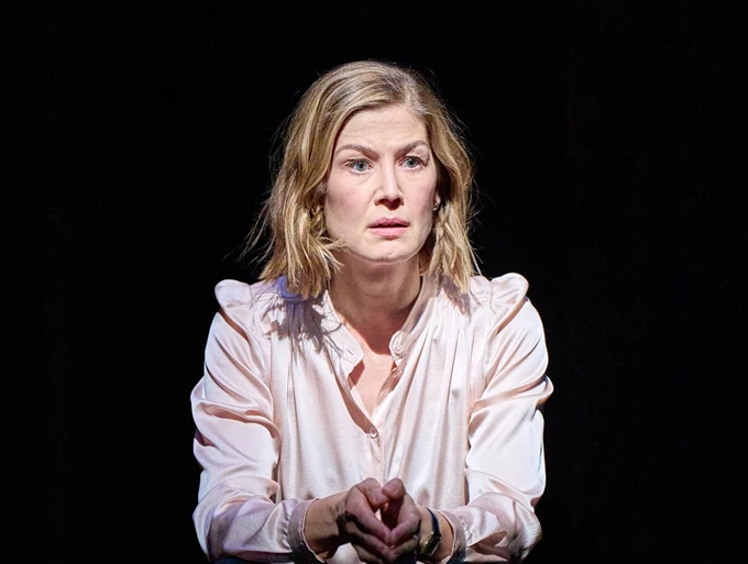 National Theatre Live Ρόζαμουντ Πάικ Inter Alia