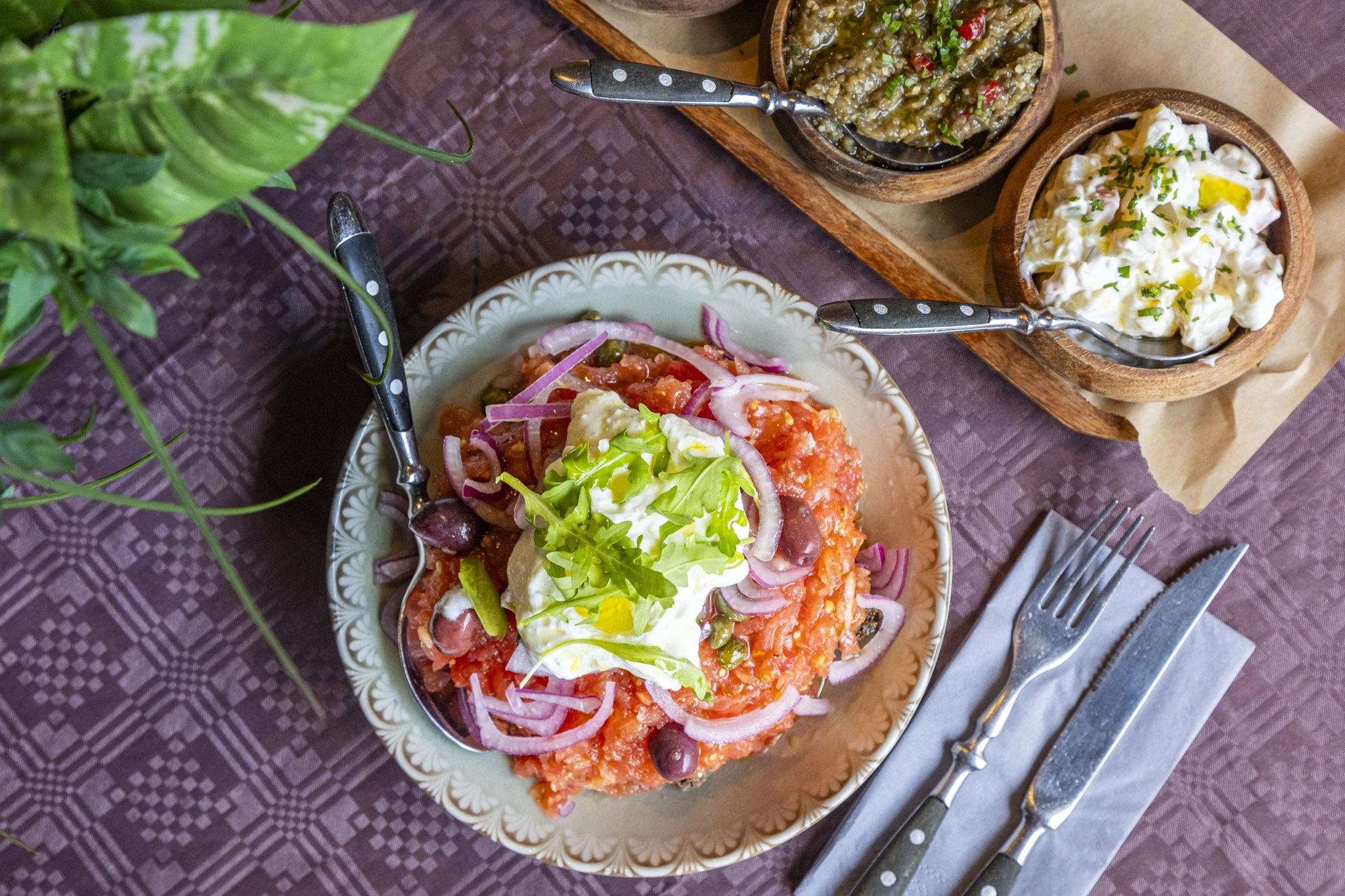 Στο Αιγάλεω, για γεύσεις που θυμίζουν την κουζίνα της γιαγιάς