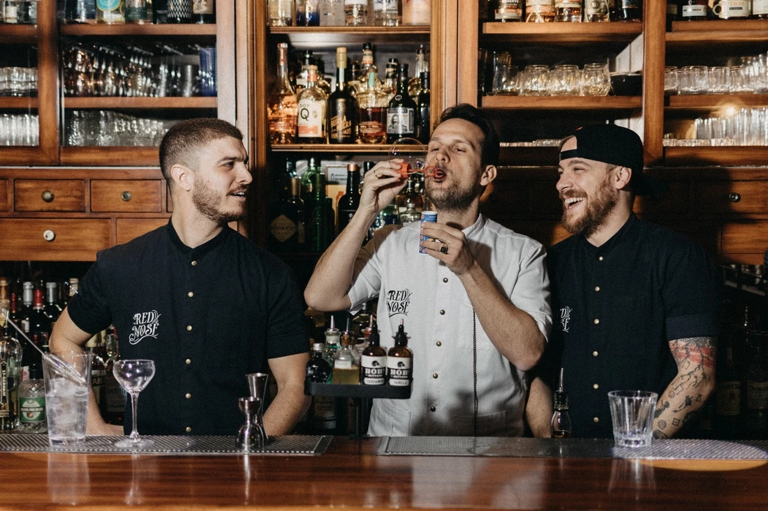 Πώς το μπαρ Red Nose από τον Βόλο φιγουράρει ανάμεσα στα καλύτερα του κόσμου