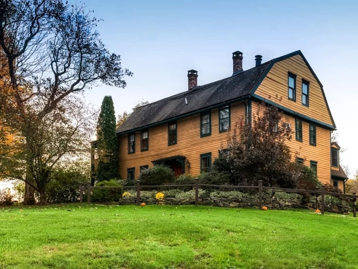 6 στοιχειωμένα σπίτια που μπορείς να νοικιάσεις και να ζήσεις το δικό σου θρίλερ