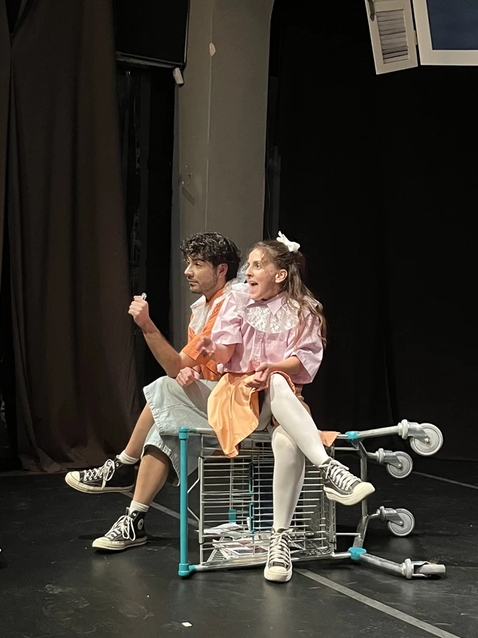 Unborn παράσταση