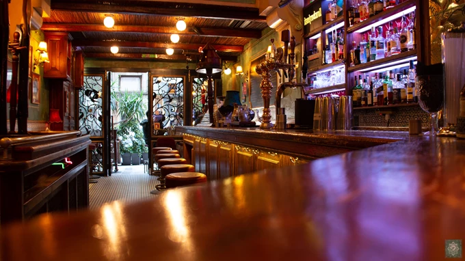 Το μπαρ The 7 Jokers στο κέντρο της Αθήνας 2