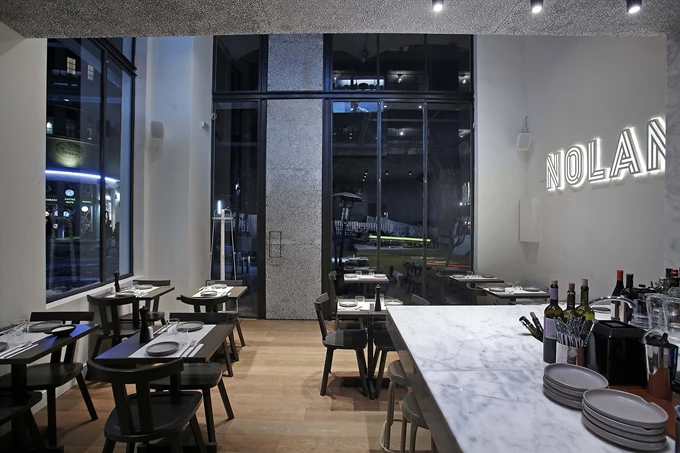 Μπαρ και εστιατόρια της Αθήνας που έκαναν αμέσως σουξέ_Νόλαν