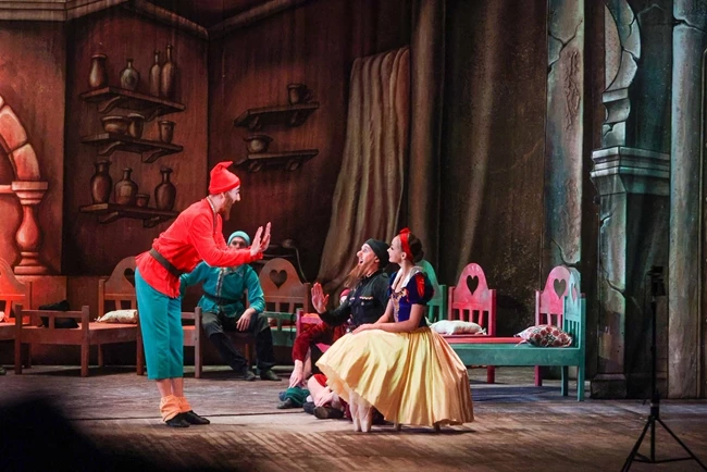 Η Χιονάτη και οι 7 Νάνοι