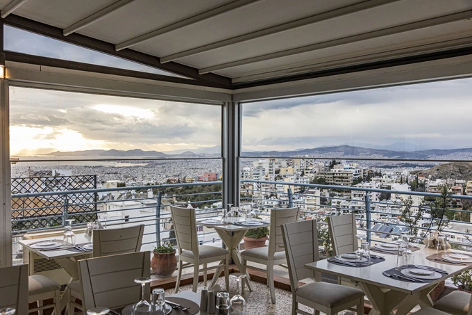 Μπαλκόνι στις Κυκλάδες /Καρέας / Εστιατόρια, ταβέρνες και ουζερί για ψάρι