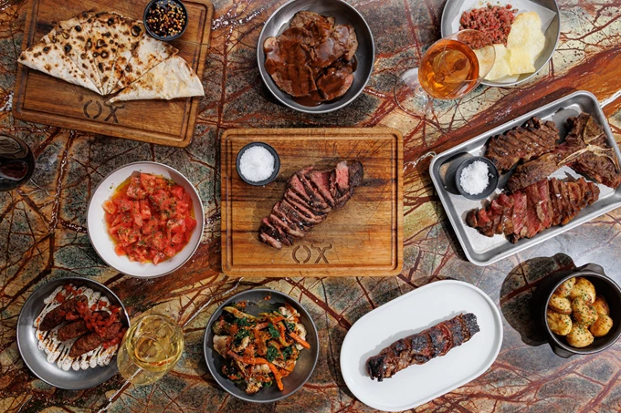 To 'OX Athens' γιορτάζει δύο χρόνια ζωής και ψήνει μαζί με τους Nomade et Sauvage