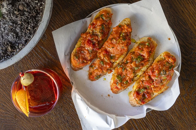 Το μπαρ Δι’ Ευχών στο Μετς 7