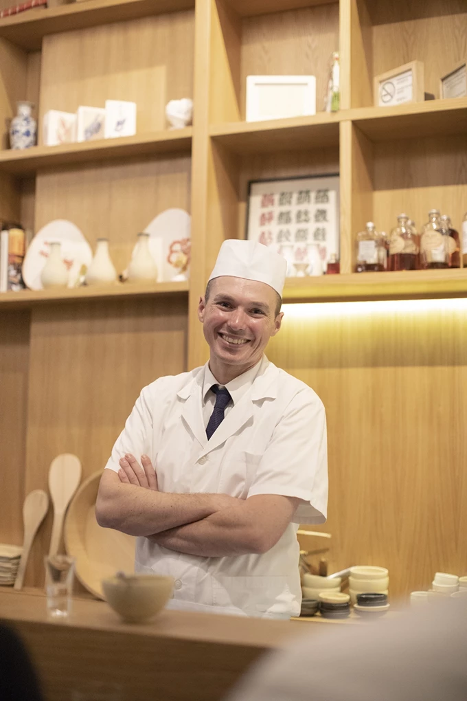 Το εστιατόριο Sushimou του Αντώνη Δρακουλαράκου στην οδό Σκούφου 5