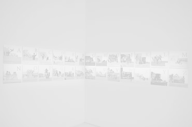 Daniela Ortiz The ABC of Racist Europe, 2018. Βιβλίο και έντυπη εγκατάσταση, κάθε φωτογραφία 31× 31εκ. (σε πλαίσιο). Άποψη εγκατάστασης: ΕΜΣΤ-Εθνικό Μουσείο Σύγχρονης Τέχνης, Αθήνα. Ευγενική παραχώρηση της καλλιτέχνιδας και ángels, Βαρκελώνη
