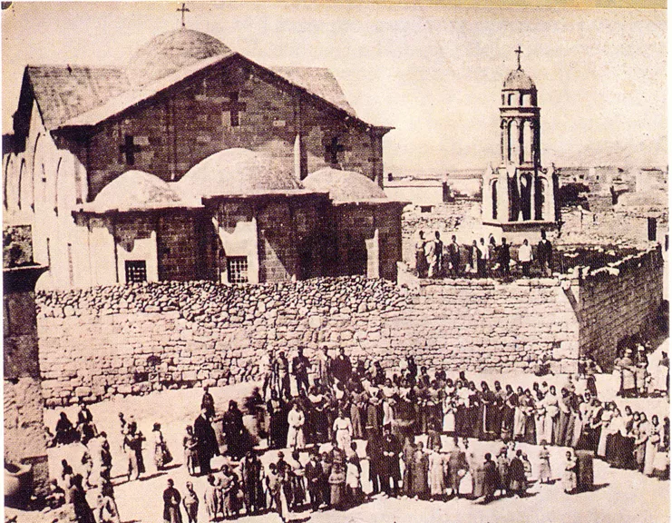 O Τρανός Χορός της Κυριακής του Θωμά (αντίπασχα) έξω από την Εκκλησία των Αγίων Κωνσταντίνου και Ελένης στην Μαλακοπή, Απρίλιος 1920, Αρχείο Θεάτρου Ελληνικών Χορών «Δόρα Στράτου»