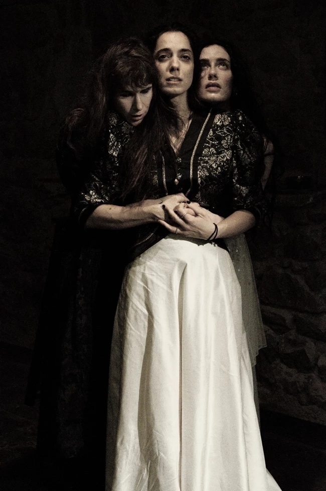 Οι τρεις αδελφές (στη σπηλιά της Εκάτης)