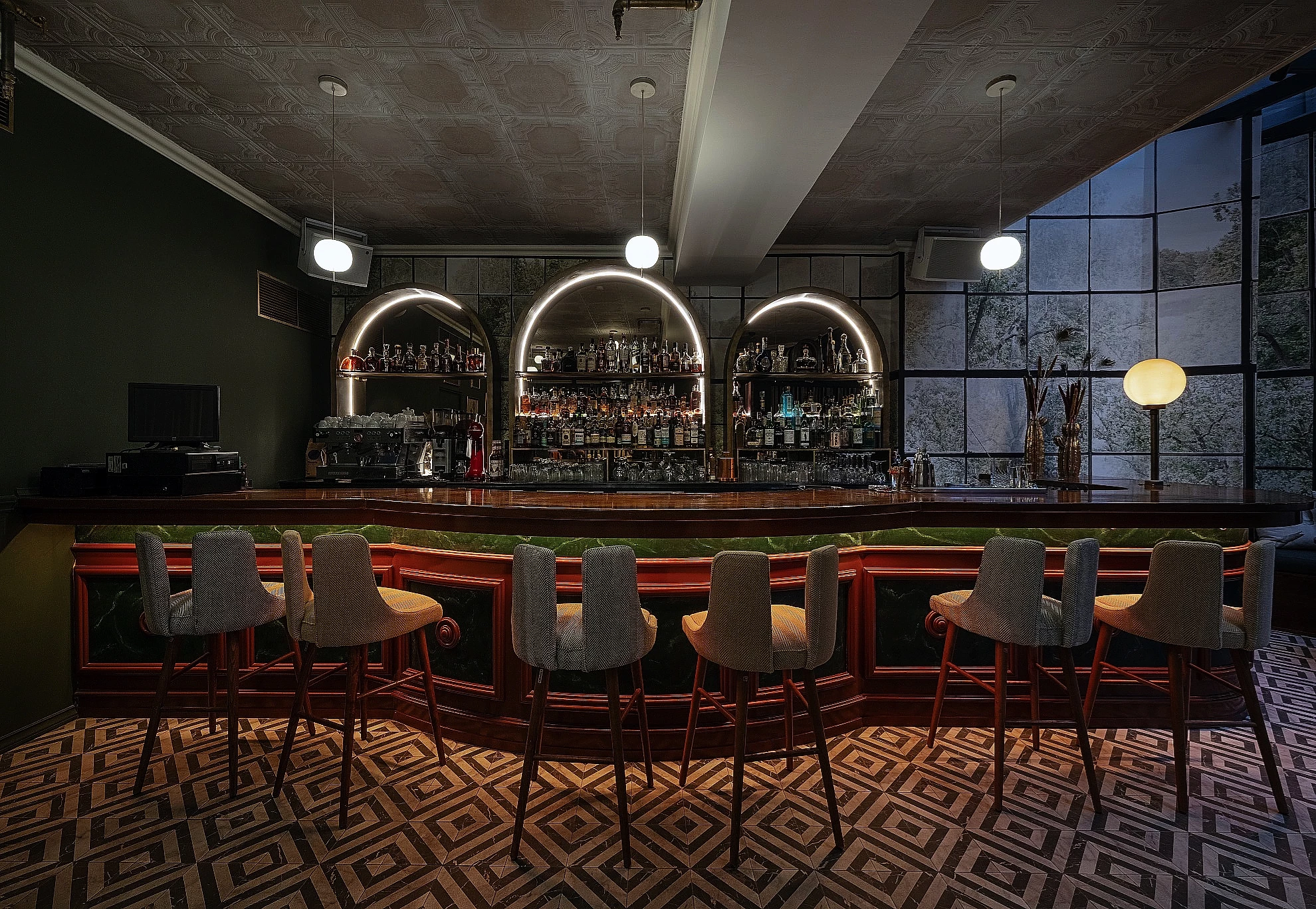 Στο Κολωνάκι, για το remake του '42 Bar'