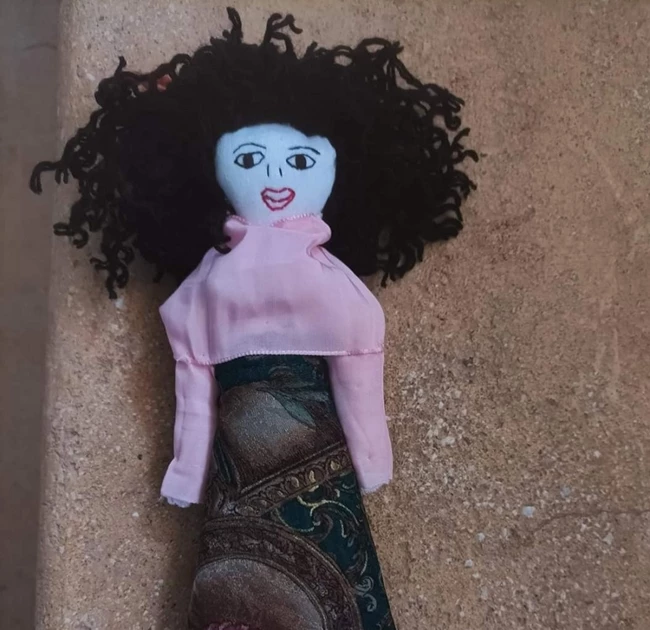 Έκθεση με κούκλες από τις κρατούμενες των Γυναικείων Φυλακών Θήβας