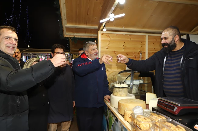 Περιφέρεια Αττικής Χριστουγεννιάτικο δέντρο Πεδίο του Άρεως