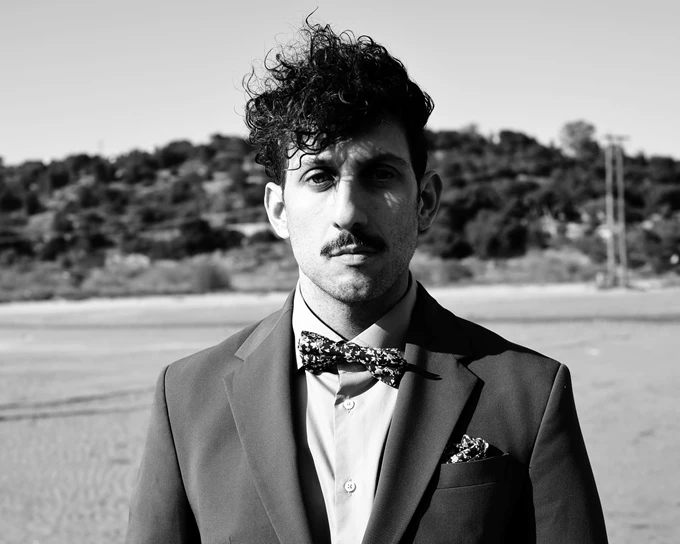 Τα κύματα, σκηνοθ. Ένκε Φεζολάρι