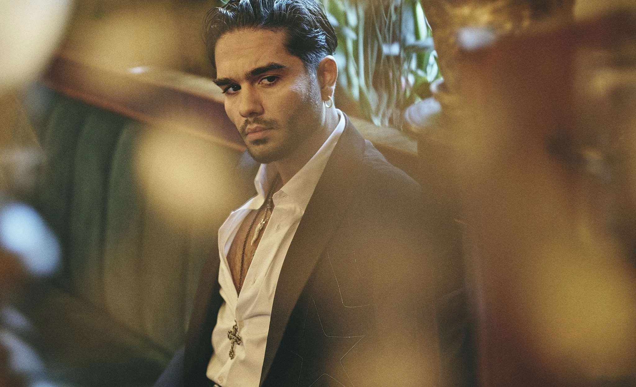 Ο Χρήστος Μάστορας τραγουδά τη 