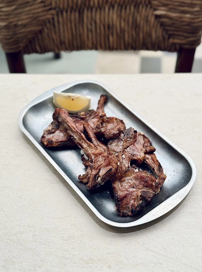 Τα παϊδάκια στο Cinapos